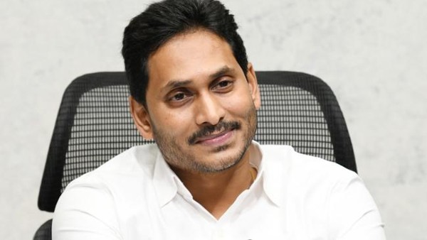 ఏపీ సీఎంతో రాజీవ్ కుమార్ భేటీ.. అండగా ఉండాలన్న జగన్