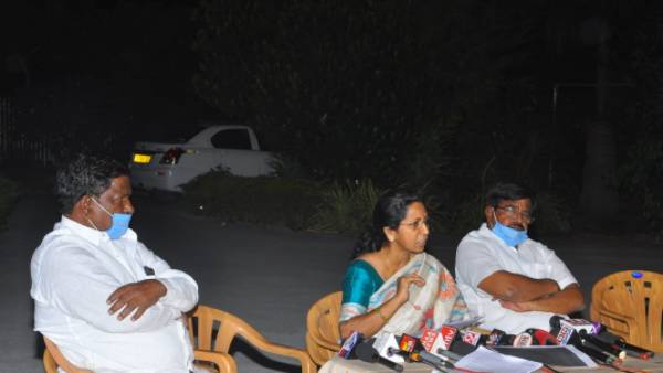  కోర్టులో ఉన్న అంశాలను మీడియాకు ఎలా చెప్తారు.. కలెక్టర్ వైఖరిని తప్పుబట్టిన ఈటల జమున