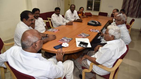  బీజేపి, టీఆర్ఎస్ వైఖరితో రైతులకు నష్టం.. ధాన్యం కొనుగోలులో డ్రామాలు ఆపాలన్న అఖిలపక్షం