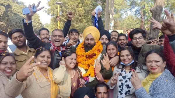 aap gives big shock to congress and bjp in chandigarh municipal corporation election results aap gives big shock to congress and bjp in chandigarh municipal corporation election results