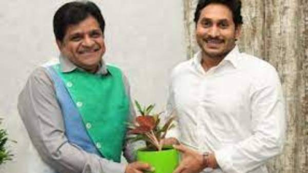 జగన్ పైన ప్రశంసలు జగన్ పైన ప్రశంసలు