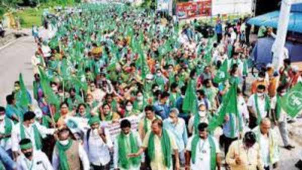 హైకోర్టులో అమరావతి రైతుల బహిరంగ సభపై పిటీషన్ .. సర్వత్రా ఉత్కంఠ