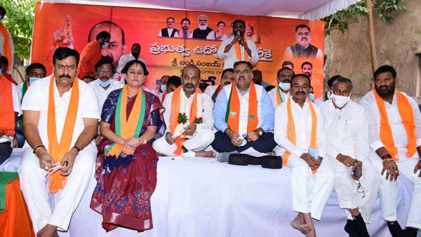 బండి సంజ‌య్ నిరుద్యోగ దీక్ష‌