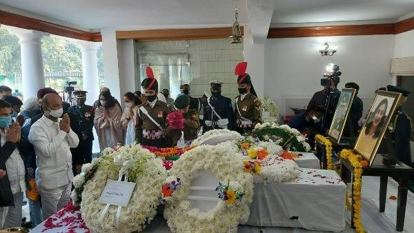 రావత్ సాహసోపేత చరిత్ర..ప్రతి భారతీయుడి రోమాలు నిక్కబొడుచుకుంటాయన్న సంజయ్