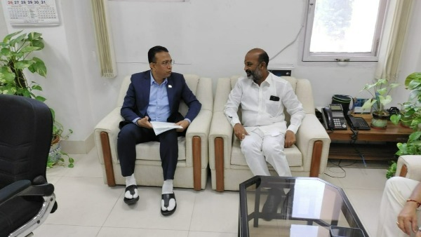 బండి సంజయ్ వినతికి స్పందించిన యూజీసీ.. అంశాలు పరిశీలిస్తామన్న యూజీసీ సెక్రెటరీ