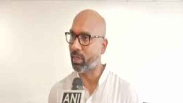 తండ్రీ కొడుకులు హిందూ సమాజం అంటే కామెడీ అనుకుంటున్నారా?