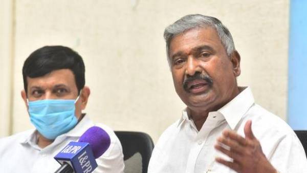 ప్రజల్లో మమేకం అవ్వటమే కాదు జగన్ దృష్టిలోనూ పడే యత్నాల్లో నేతలు ప్రజల్లో మమేకం అవ్వటమే కాదు జగన్ దృష్టిలోనూ పడే యత్నాల్లో నేతలు