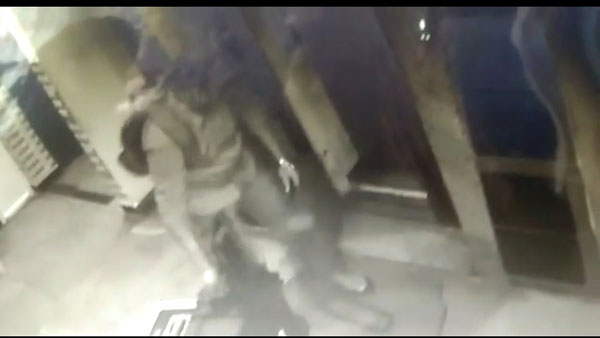 కేసు నమోదు చేసి పోలీసుల దర్యాప్తు ... మోసగాళ్ళున్నారు జాగ్రత్త