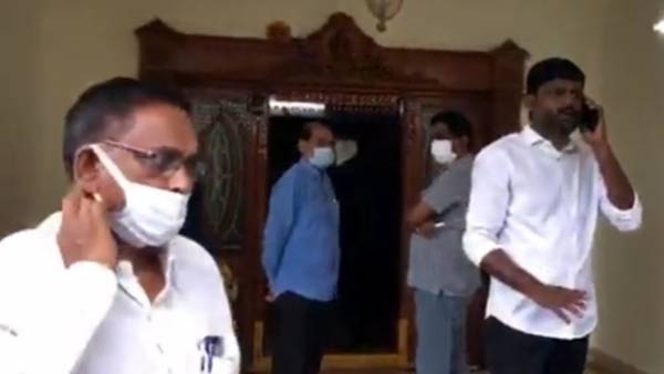 భారీగా అవినీతి..