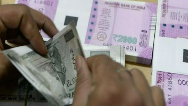 నోట్ల కట్టలు