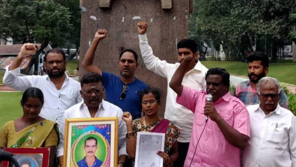  అమరుల కుటుంబాల పట్ల కేసీఆర్ కు సోయి లేదు.. అమరుల కుటంబాలతో గన్ పార్క్ లో దాసోజు శ్రవణ్ నిరసన