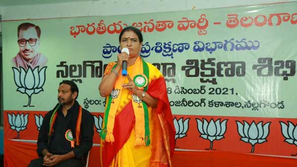 కేసీఆర్ ఢిల్లీలో నాటకాలు..