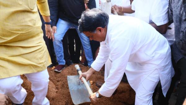  రహదారులు నరకంగా మారాయి.. మంత్రుల్లో ఏమాత్రం చలనం లేదన్న నాదెండ్ల