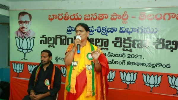 పోలీసులు టీఆర్ఎస్ కార్యకర్తల్లా అంటూ డీకే అరుణ ఫైర్