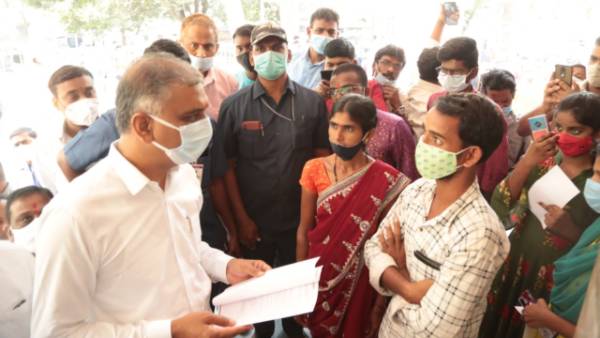  సెలబ్రిటీలు ముందుకు రావాలి.. సోషల్ మీడియా వేదికగా వ్యాక్సీన్ పట్ల ప్రచారం చేయాలన్న మంత్రి