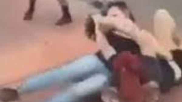 యువకుడిని ప్రేమించిన ఇద్దరు