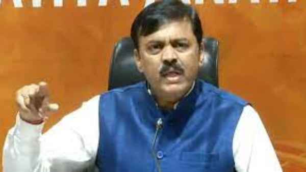 జగన్ సర్కారు ఇప్పుడు సినిమా పరిశ్రమపై పడింది: జీవీఎల్ ఫైర్ జగన్ సర్కారు ఇప్పుడు సినిమా పరిశ్రమపై పడింది: జీవీఎల్ ఫైర్