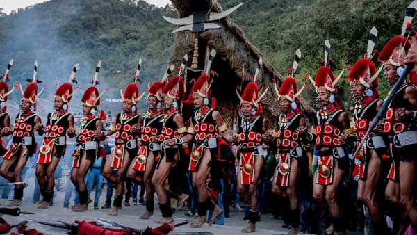 స్థానికులను మిలిటెంట్లుగా భావించి.. స్థానికులను మిలిటెంట్లుగా భావించి..