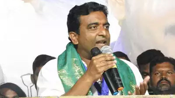 గురజాల నియోజకవర్గంలో అధికార వైసీపీ నేతల మధ్య కుమ్ములాట గురజాల నియోజకవర్గంలో అధికార వైసీపీ నేతల మధ్య కుమ్ములాట