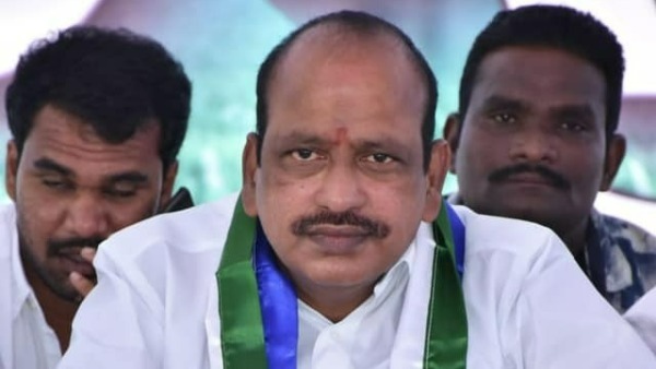 బాబు కాలిలో ముళ్ళు గుచ్చుకుంటే పవన్ కంట్లో నీళ్ళు వస్తాయి 