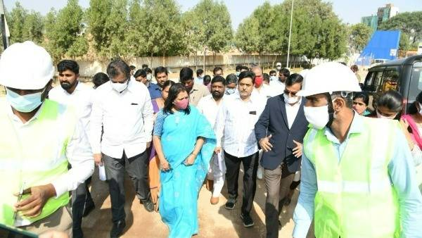 నిర్మాణ వ్యర్థాల తరలింపు.. సీ&డి యూనిట్ ను పరిశీలించిన మేయర్