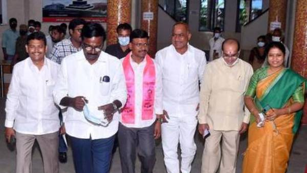  ఖమ్మంలో అధికార పార్టీలో కుమ్ములాట.. బయటపడుతున్న అంతర్గత పోరు