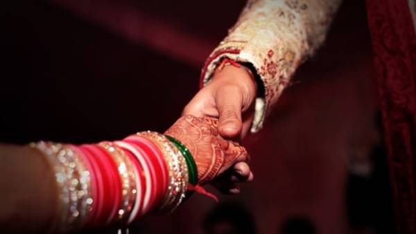 పెళ్లి చేసుకోవాలని ఆశపడిన కండెక్టర్