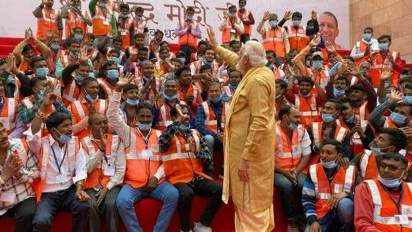 కార్మికులకు సన్మానం.. 