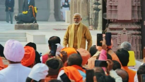 కాశీ విశ్వనాథుడి ఆలయంలో ప్రత్యేక పూజలు..