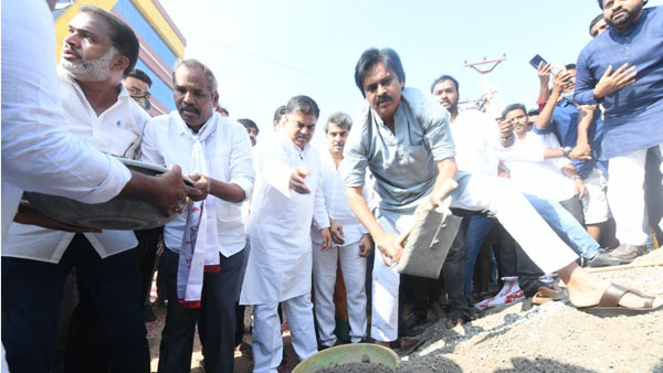 పవన్ స్వయంగా ఇసుక..సిమెంట్ తీసుకొచ్చి పవన్ స్వయంగా ఇసుక..సిమెంట్ తీసుకొచ్చి