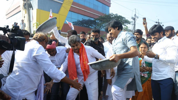 రోడ్ల దుస్థితి పైన అగ్రహం