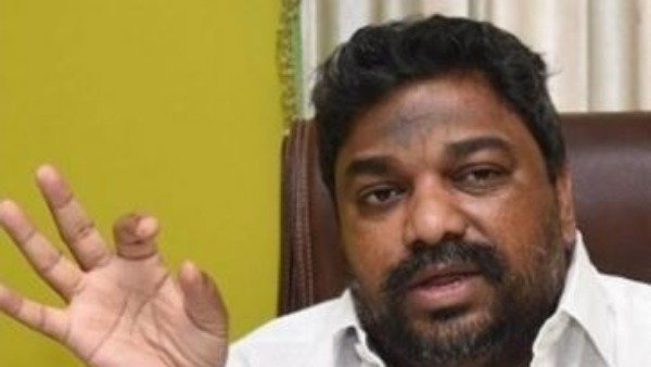 తెలంగాణలో సినిమా టికెట్ల రేట్ల పెంపుపై నట్టికుమార్ మండిపాటు తెలంగాణలో సినిమా టికెట్ల రేట్ల పెంపుపై నట్టికుమార్ మండిపాటు