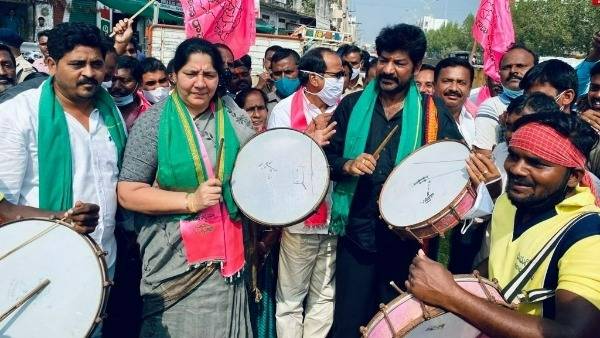 రైతుల నిరసనలతో చట్టాలను వెనక్కు తీసుకున్నారు.. తెలంగాణ రైతులు తగ్గేది లే అనాలంటున్న సత్యవతి