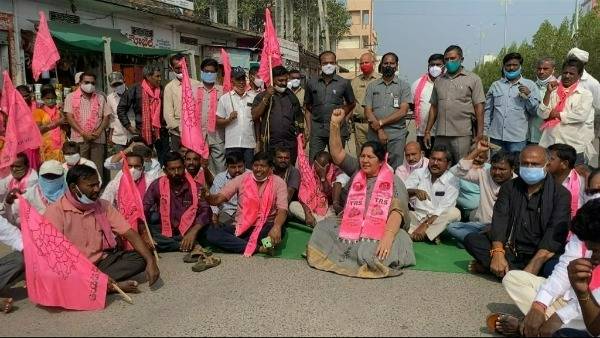 కేంద్ర బీజేపి పై చావుడప్పు.. రోడ్ల మీద కదంతొక్కిన గులాబీ దళం.. 