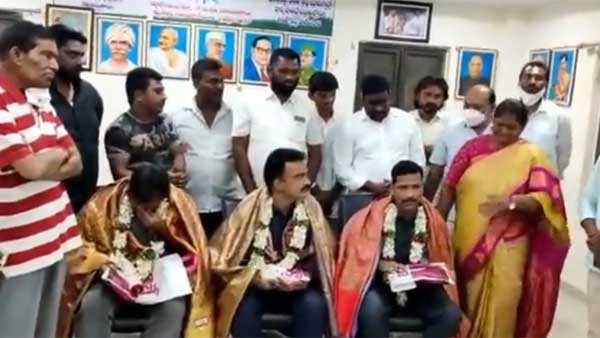 గన్ మెన్లు బదిలీపై వెళ్ళటంతో సీతక్క కన్నీటి పర్యంతం