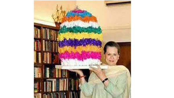 సోనియా పరాక్రమ నిర్ణయాన్ని పక్కన పెట్టిన టీఆర్ఎస్.. గుర్తుచేసుకోని నేతలు