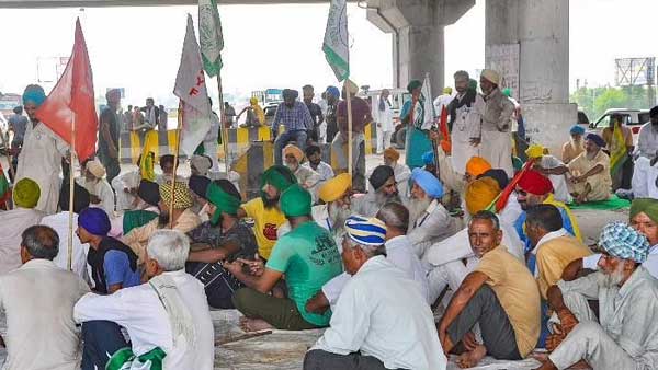 బీజేపీ నేతలను ఉరికించాలి..