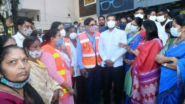 ఎలుచూసినా పచ్చదనం, పరిశుభ్రతే.. నగర శానిటేషన్ పై మేయర్ సమీక్ష ఎలుచూసినా పచ్చదనం, పరిశుభ్రతే.. నగర శానిటేషన్ పై మేయర్ సమీక్ష