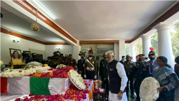 వైసీపీ ఎంపీల నివాళి..