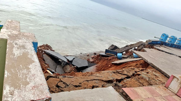 200 మీటర్లకు పైగా కుంగిన భూమి..