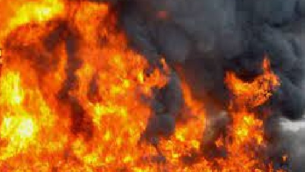 అగ్ని ప్రమాదం.. 32 మంది సజీవదహనం అగ్ని ప్రమాదం.. 32 మంది సజీవదహనం