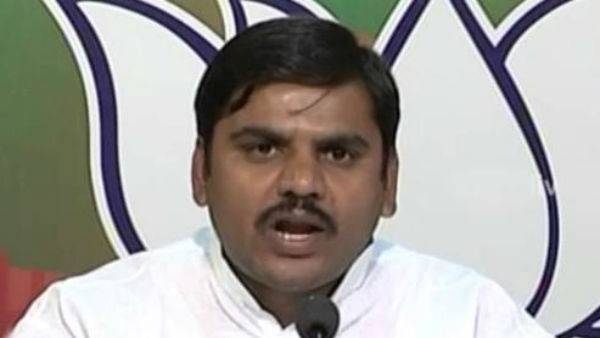 రామతీర్ధం ఆలయంపై పొలిటికల్ ఫైట్ .. బీజేపీ నేత ఫైర్ రామతీర్ధం ఆలయంపై పొలిటికల్ ఫైట్ .. బీజేపీ నేత ఫైర్