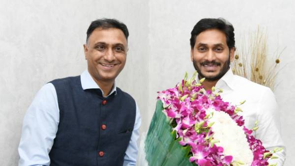సానుకూలంగా స్పందించిన ప్లిప్ కార్ట్ సీఈవో సానుకూలంగా స్పందించిన ప్లిప్ కార్ట్ సీఈవో
