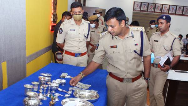 vijayawada police put check to cheddi gang, three gujaratis arrested, commisioner reveal details