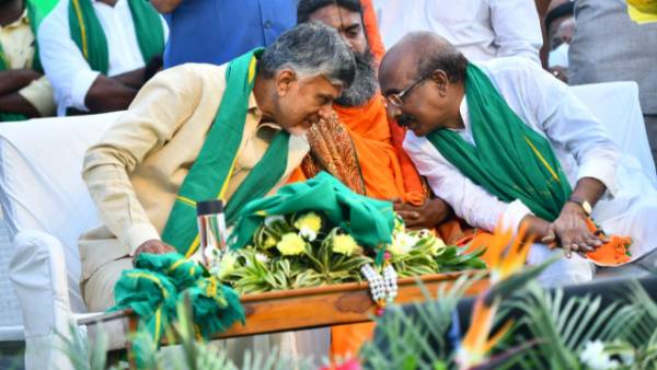 తొలిసారి ఏకమైన విపక్షం తొలిసారి ఏకమైన విపక్షం