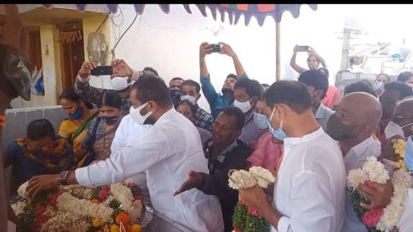  కేసీఆర్ కు ప్రతిపక్ష పార్టీల నాయకులపై కేసులు పెట్టటం, జైలుకు పంపటంపై దృష్టి