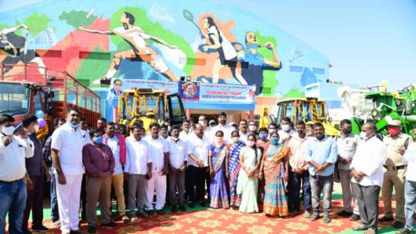 దళితులు ఆర్థికంగా ఎదగాలి.. అందుకు ప్రభుత్వ ప్రోత్సాహం ఉంటుందన్న కమలాకర్ దళితులు ఆర్థికంగా ఎదగాలి.. అందుకు ప్రభుత్వ ప్రోత్సాహం ఉంటుందన్న కమలాకర్