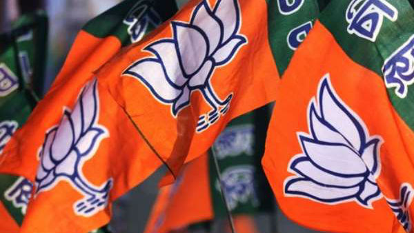 బీజేపీ నుంచి వచ్చిన మాజీ మంత్రులు, ఆజంఖాన్‌కు షాక్