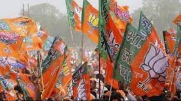 పనాజీ బరిలో స్వతంత్ర అభ్యర్థిగా ఉత్పల్ పారికర్ పనాజీ బరిలో స్వతంత్ర అభ్యర్థిగా ఉత్పల్ పారికర్