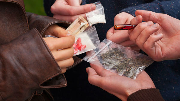 పైకి వ్యాపారం చేస్తున్నామని చెప్పారు పైకి వ్యాపారం చేస్తున్నామని చెప్పారు